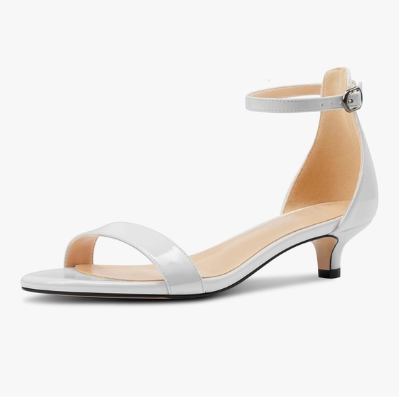 Elegant White Ankle Strap Heels 1.5 inch size 9.5 NWT and original packaging - Picture 1 of 7
